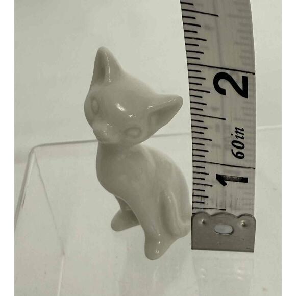 Porcelain White Cat Figurine Collectible Japan Miniature Shadowbox - Picture 7 of 7
